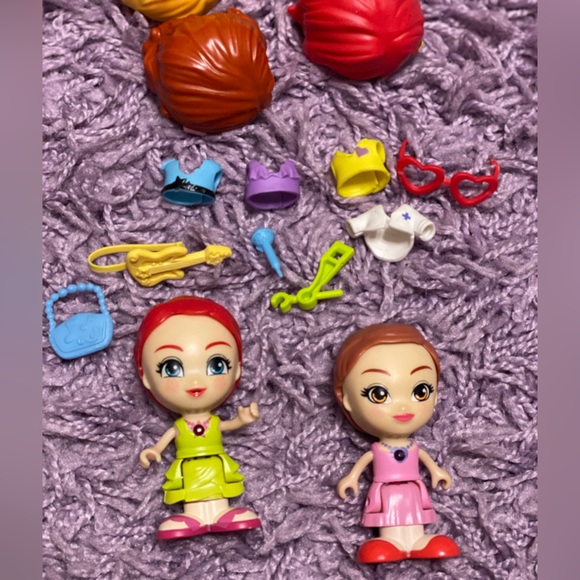 Vtech flipsies lot; 2 dolls, accessories, scale & convertible car / rock stage - Picture 13 of 13